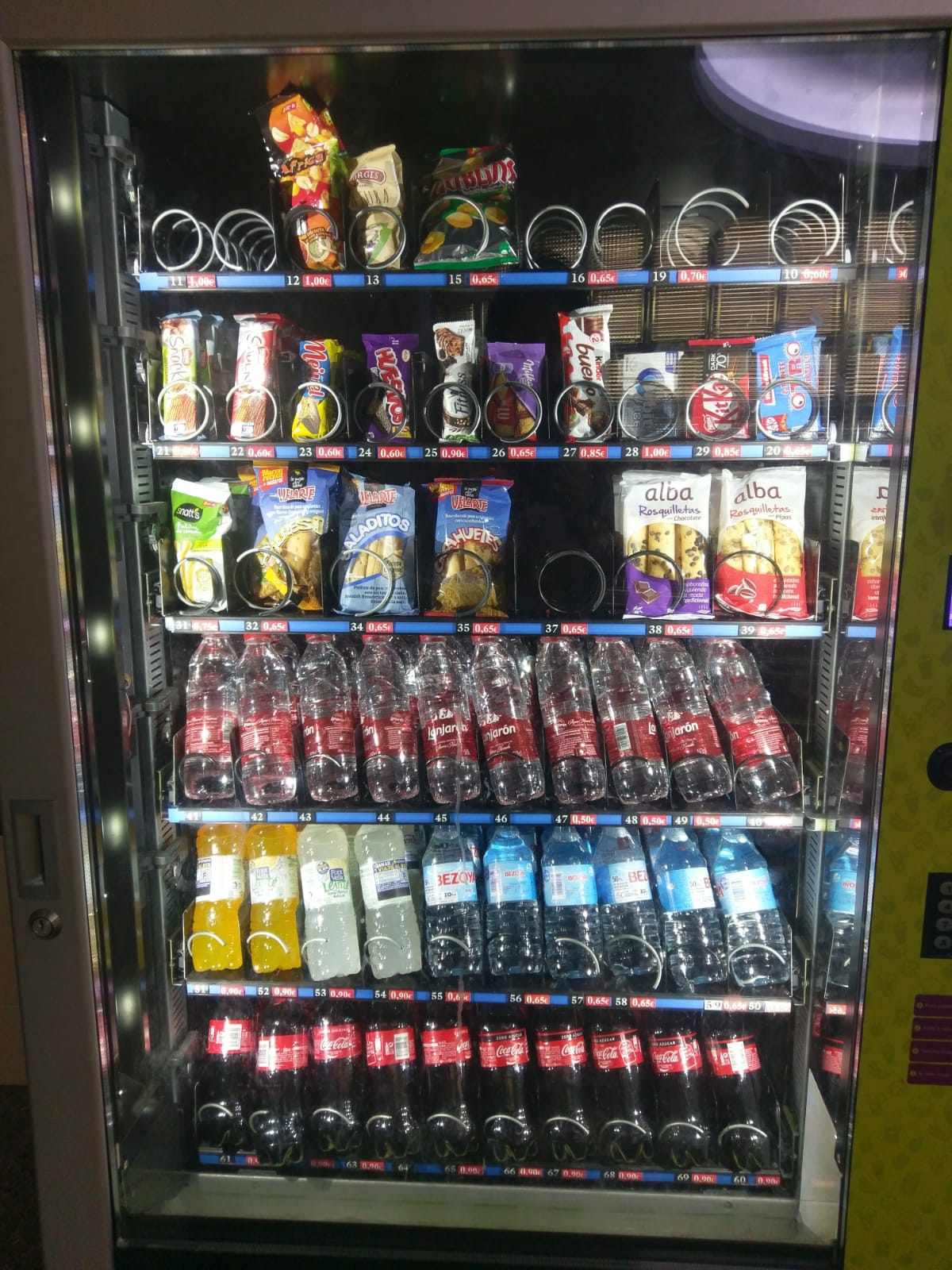 Una de las máquinas de vending de un centro de la Generalitat Valenciana